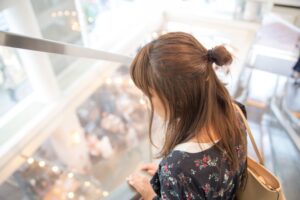 職場で急に話さなくなった彼の心理とは?沈黙の本音と関係を立て直すヒント