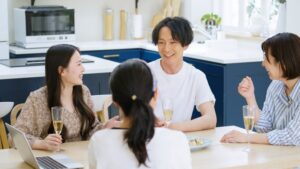 職場の気になる男性にデレデレされても気にしない方法