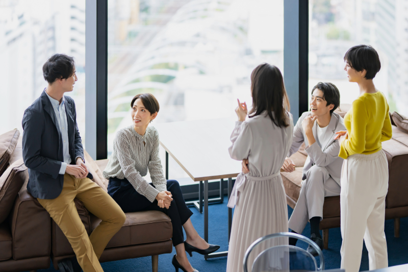地味女子と派手女子の魅力を解明!自分らしさで愛される秘訣
