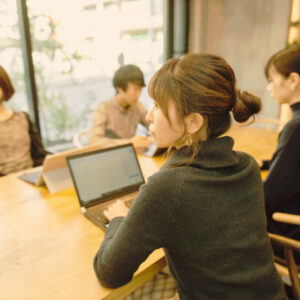 社会人の自然な出会いの見つけ方｜働く女性のためのリアルな恋愛ガイド