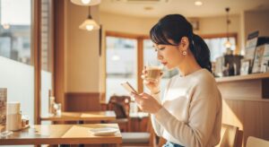 彼のスマホにマッチングアプリが復活…これって浮気のサイン?